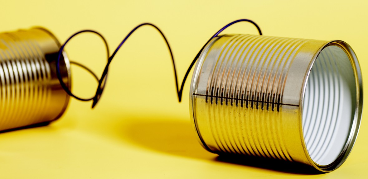 Blikken met draad ertussen